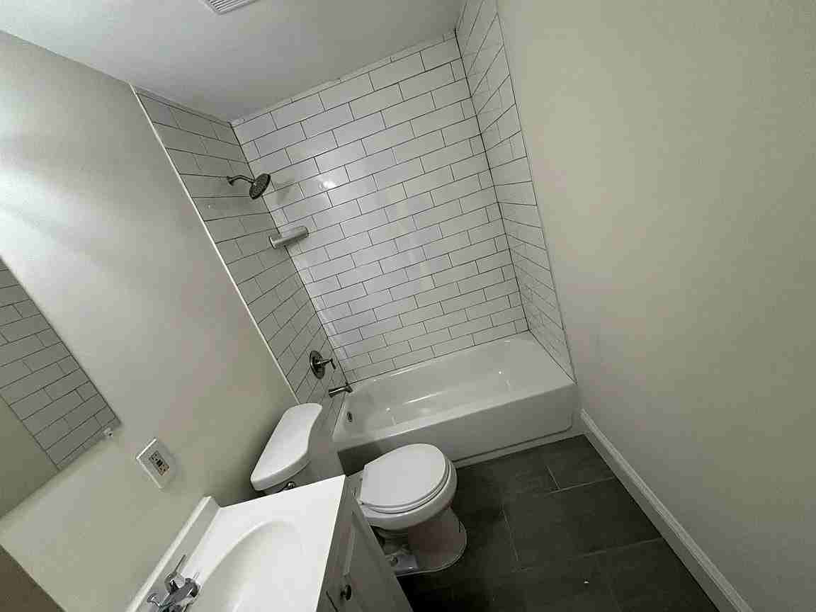 325 V St Ne - Photo 5 of 18