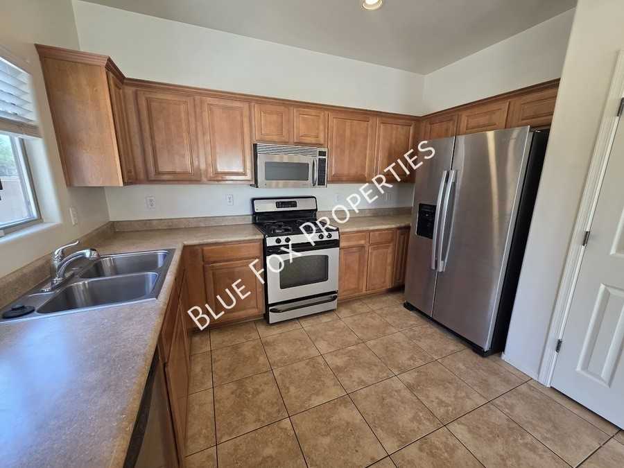 3508 W Lost Village Ln - Photo 4 of 42
