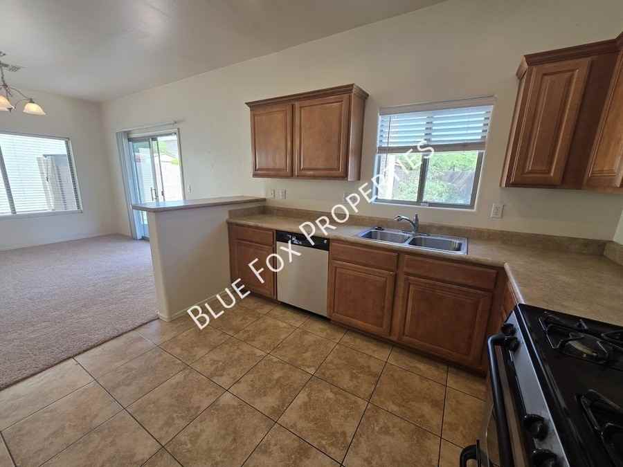 3508 W Lost Village Ln - Photo 3 of 42