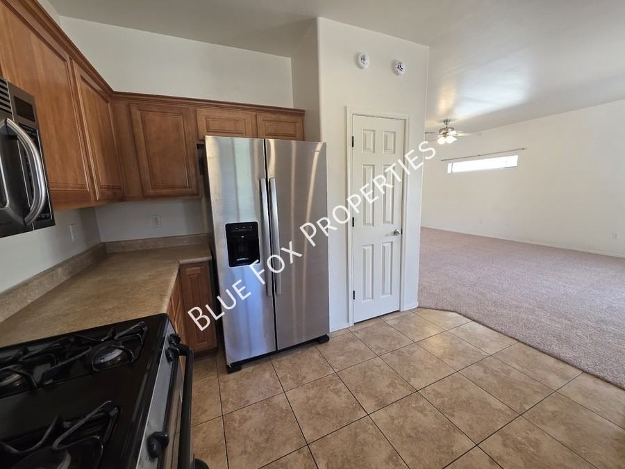 3508 W Lost Village Ln - Photo 5 of 42