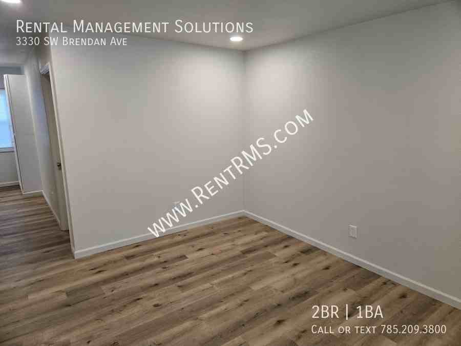 3330 Sw Brendan Ave - Photo 3 of 16