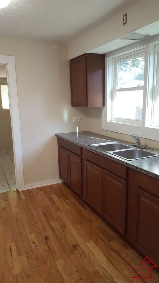 1123 Massachusetts Ave - Photo 5 of 11
