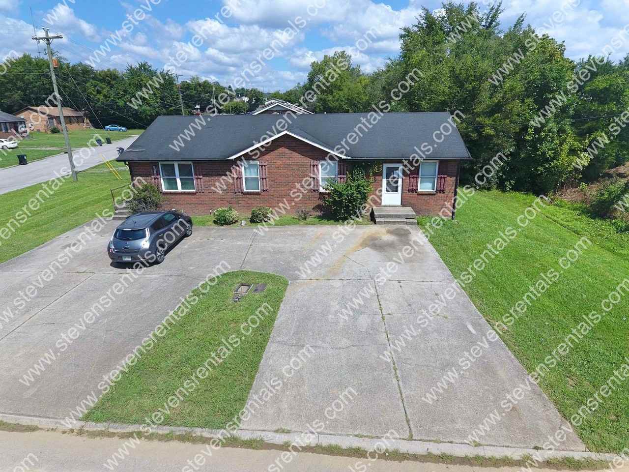 1924 Westchester Dr - Photo 3 of 10