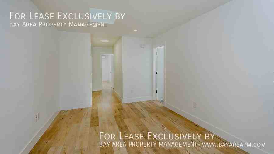 697 Iris Ave #B - Photo 3 of 8