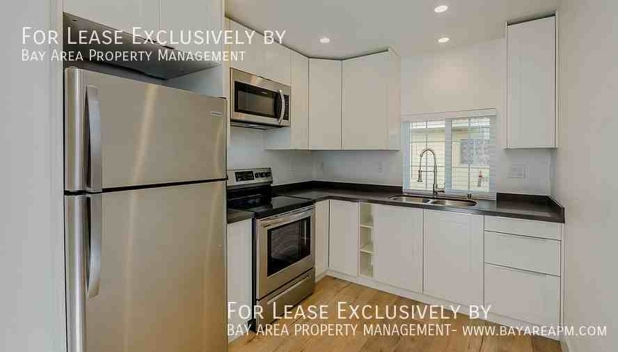 697 Iris Ave #B - Photo 4 of 8