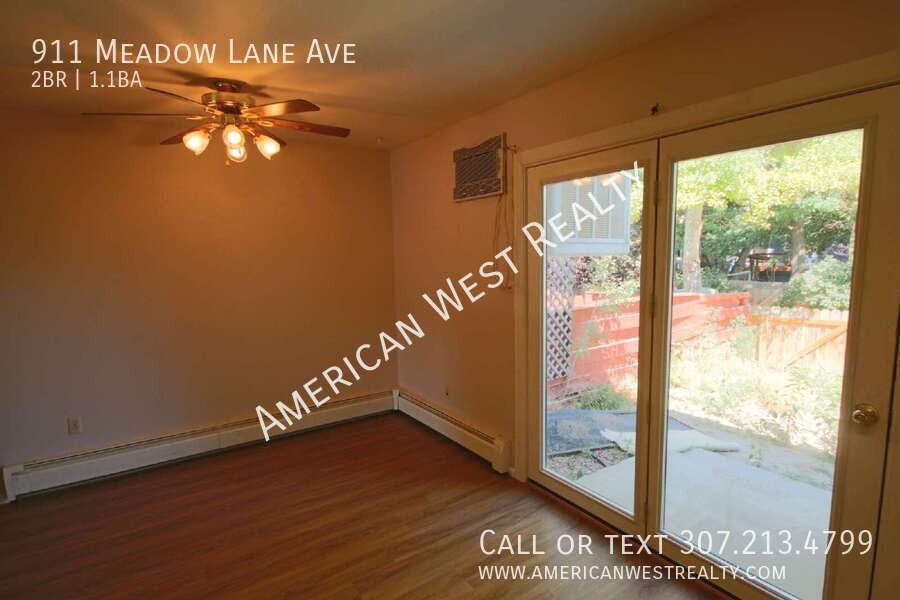 911 Meadow Lane Ave - Photo 3 of 8