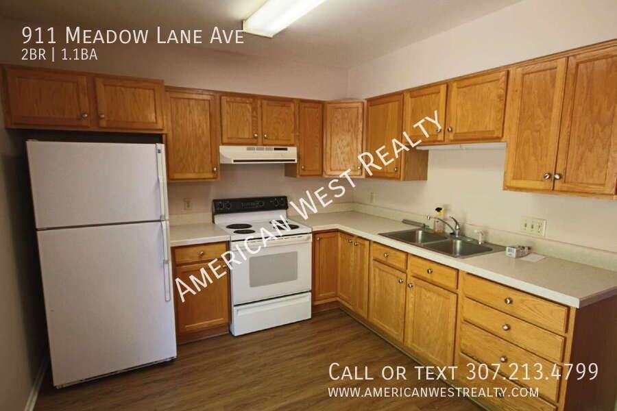 911 Meadow Lane Ave - Photo 4 of 8