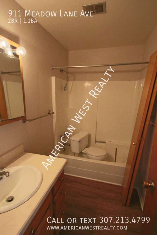 911 Meadow Lane Ave - Photo 7 of 8