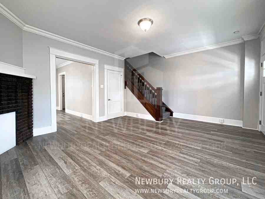 313 Wilson Ave - Photo 3 of 50