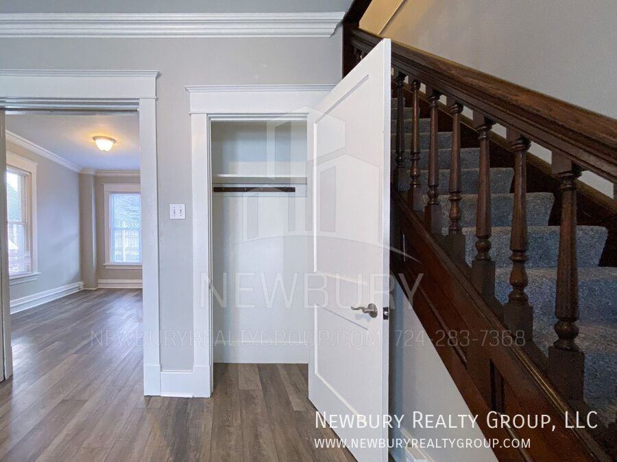 313 Wilson Ave - Photo 4 of 50