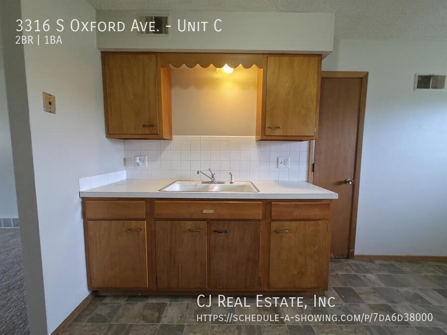 3316 S Oxford Ave #C - Photo 5 of 9