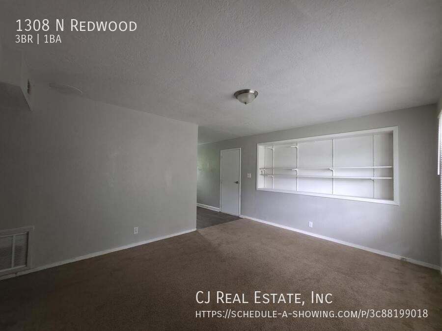1308 N Redwood Dr - Photo 2 of 11