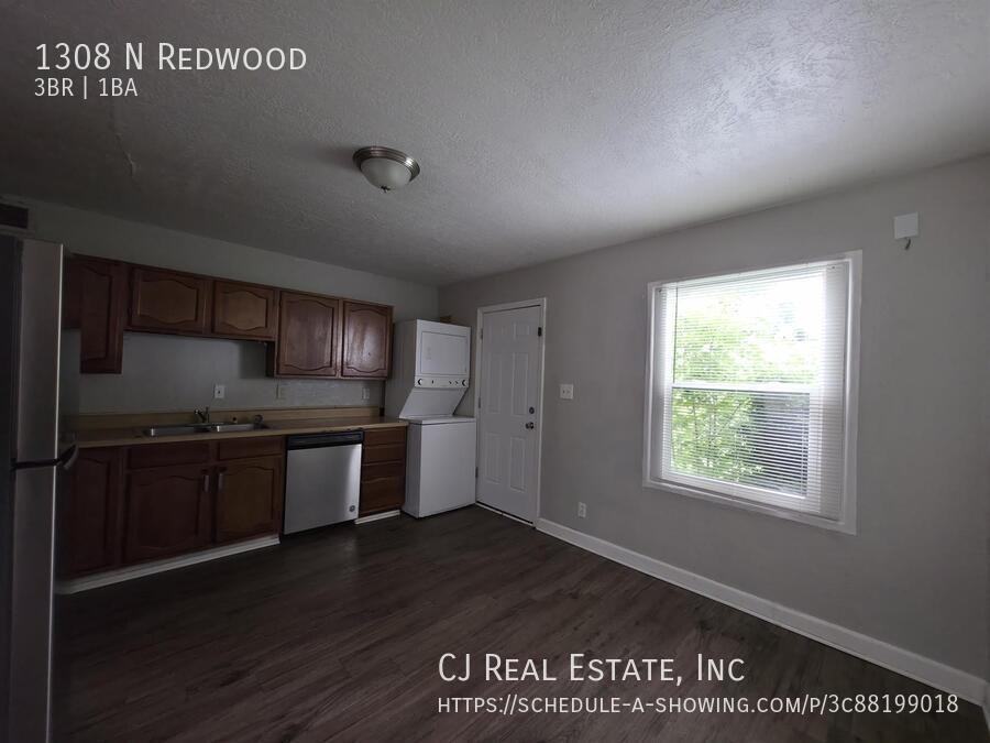 1308 N Redwood Dr - Photo 5 of 11