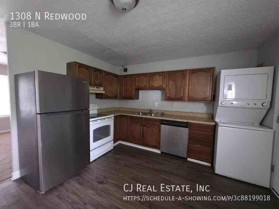 1308 N Redwood Dr - Photo 6 of 11
