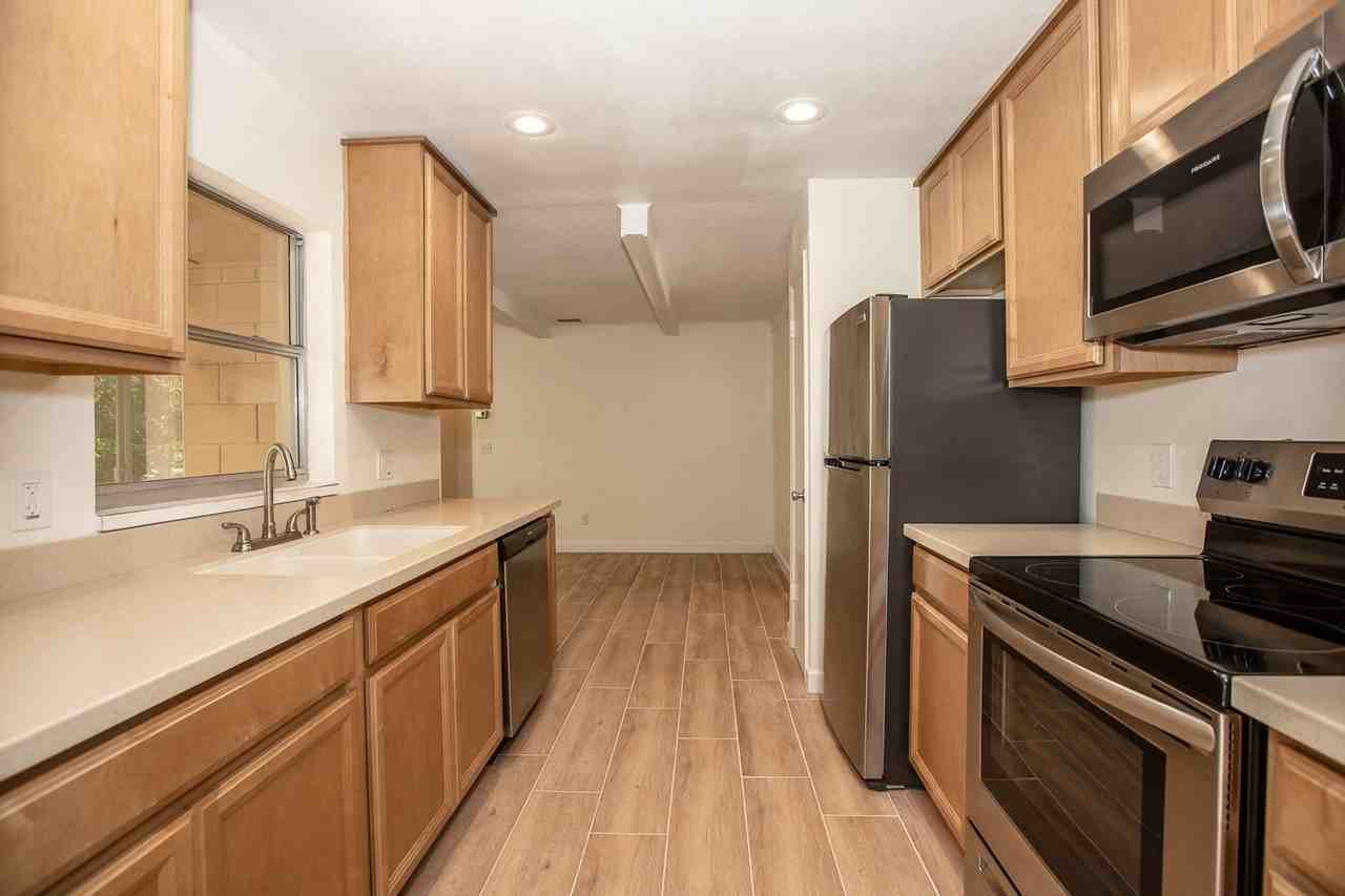 2242 King Johns Ct - Photo 4 of 12
