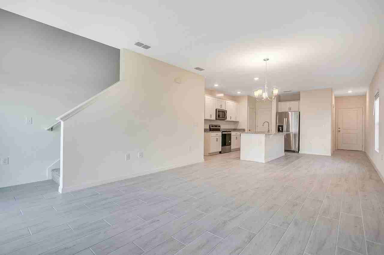 1460 Mirabella Cir - Photo 5 of 21