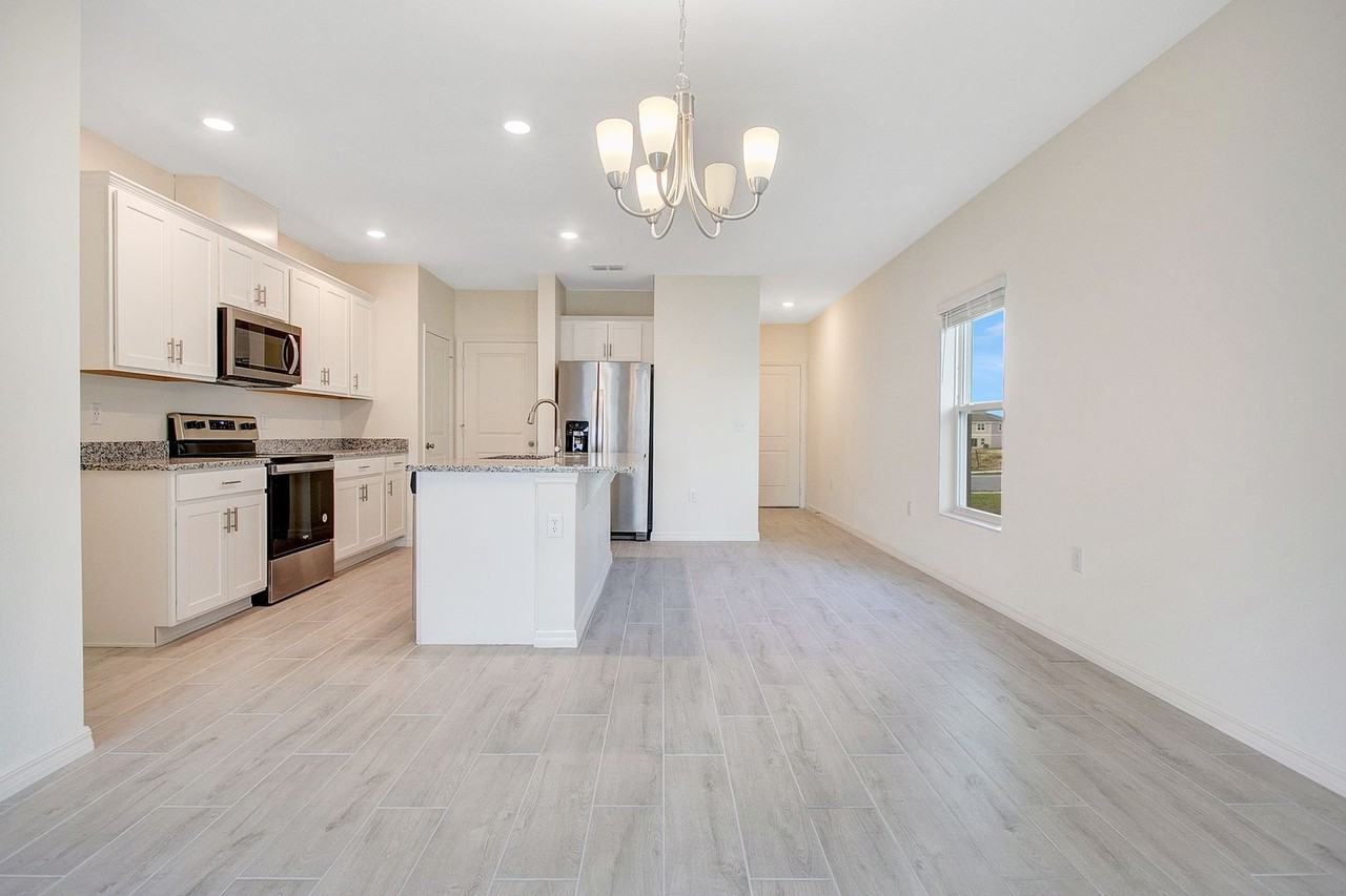 1460 Mirabella Cir - Photo 6 of 21