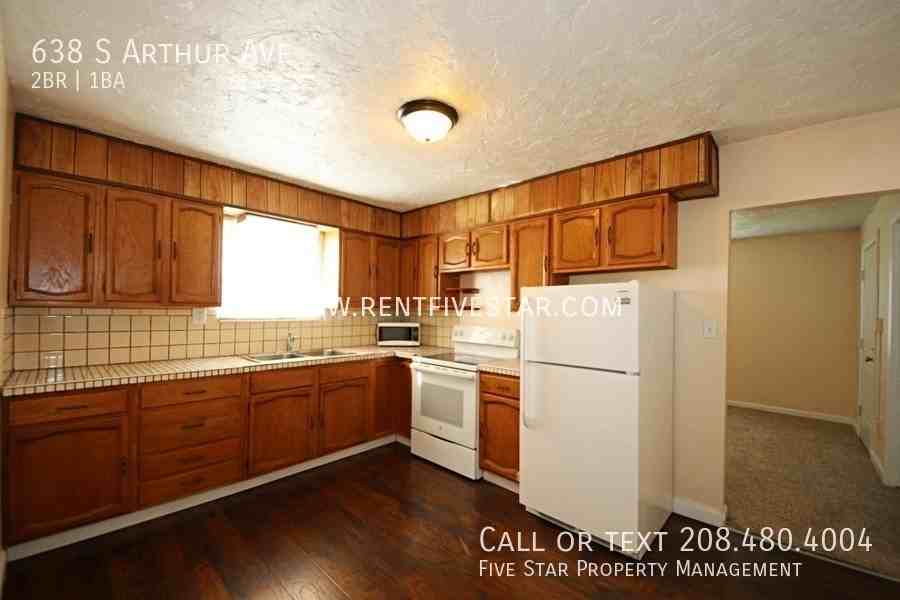 638 S Arthur Ave - Photo 5 of 12