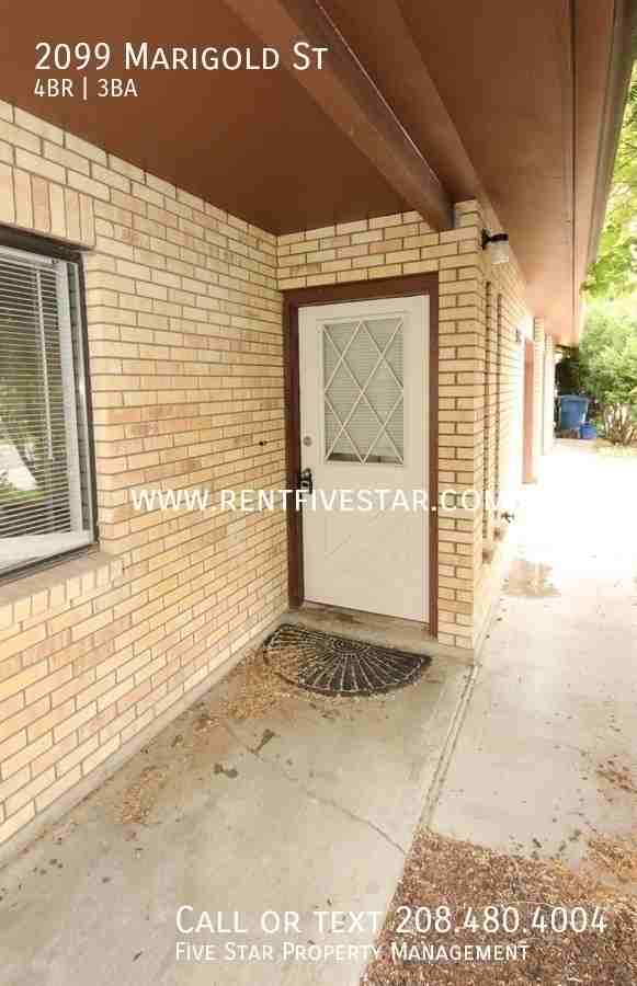 2099 Marigold St - Photo 3 of 22