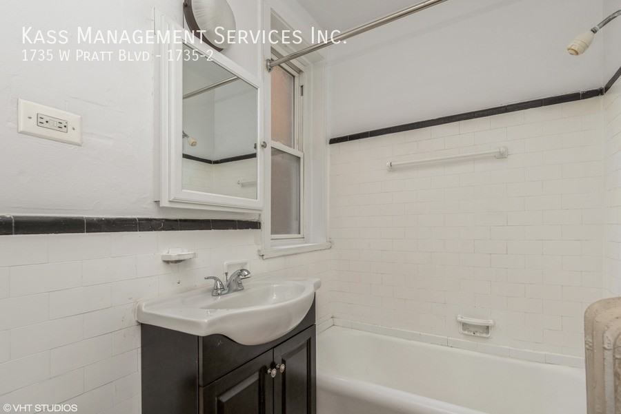 1735 W Pratt Blvd #1735-2 - Photo 6 of 8