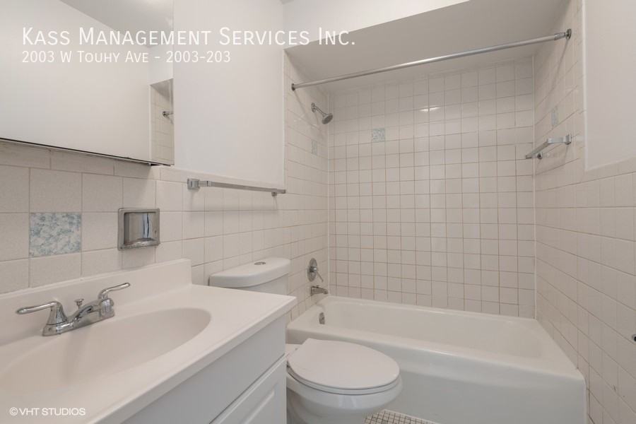 2003 W Touhy Ave #2003-203 - Photo 4 of 6