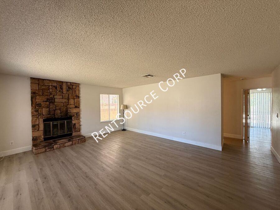 43837 David St - Photo 2 of 19