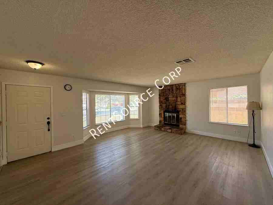 43837 David St - Photo 3 of 19