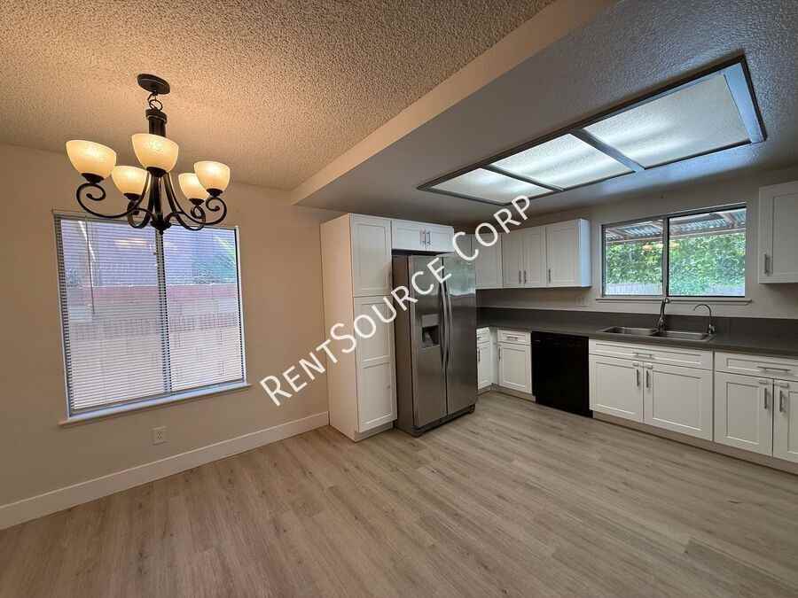 43837 David St - Photo 4 of 19