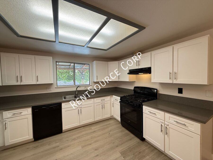 43837 David St - Photo 5 of 19