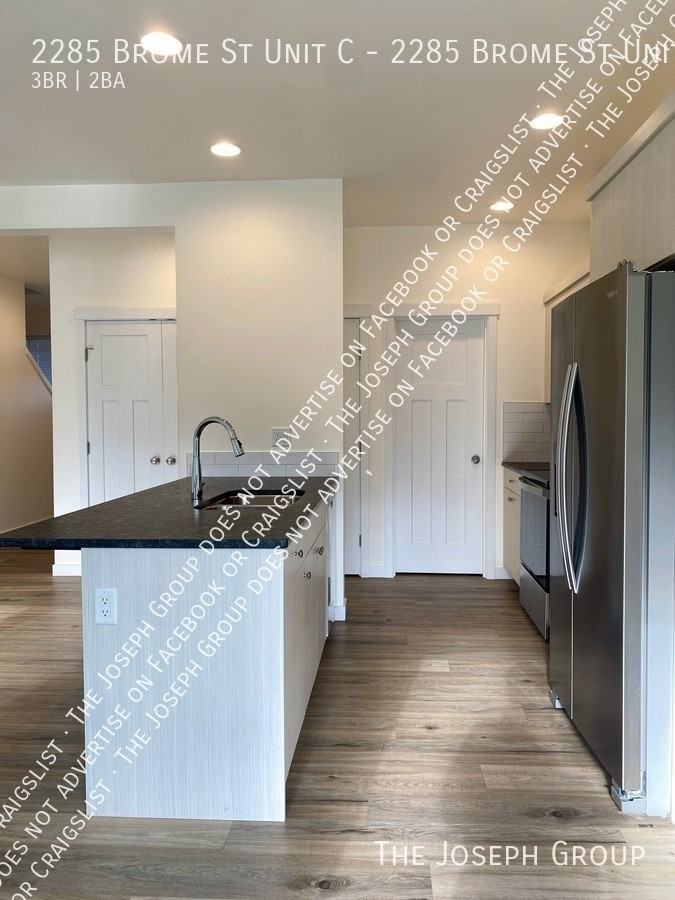 2285 Brome St Unit C - Photo 5 of 28