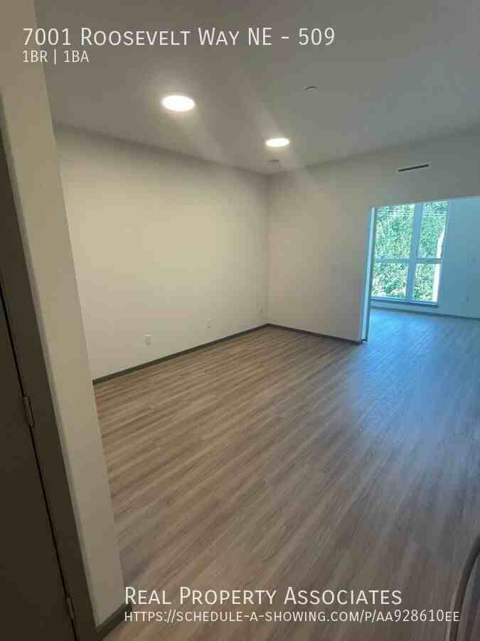 7001 Roosevelt Way Ne #509 - Photo 4 of 11