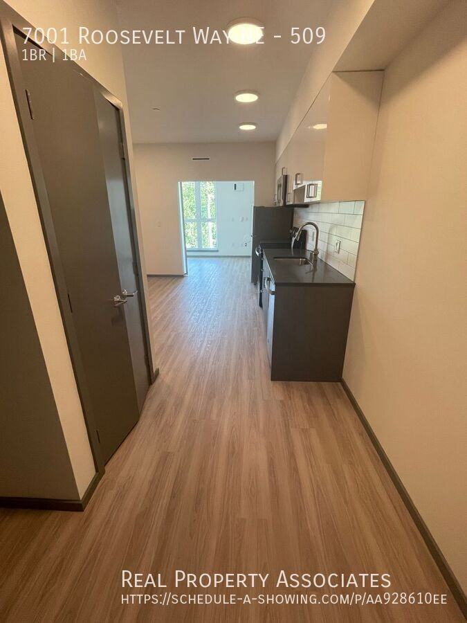7001 Roosevelt Way Ne #509 - Photo 5 of 11