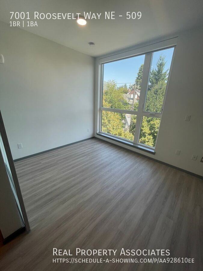 7001 Roosevelt Way Ne #509 - Photo 6 of 11
