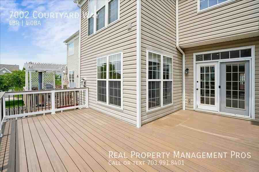 7002 Courtyard Way - Photo 4 of 35