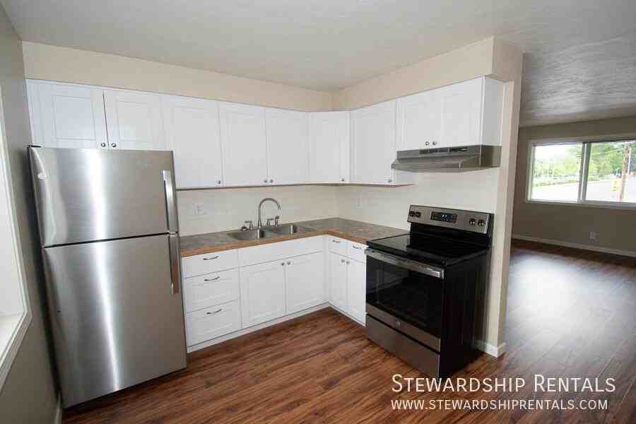 880 W 6th Ave #8 - Photo 4 of 14