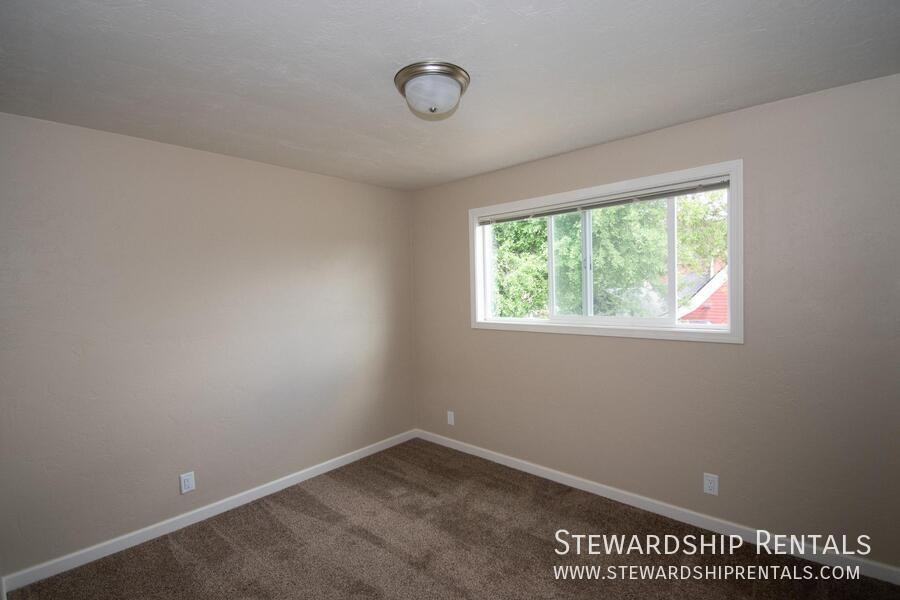 880 W 6th Ave #8 - Photo 7 of 14