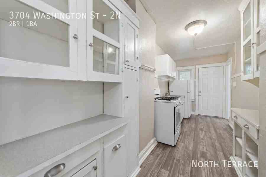 3704 Washington St #2N