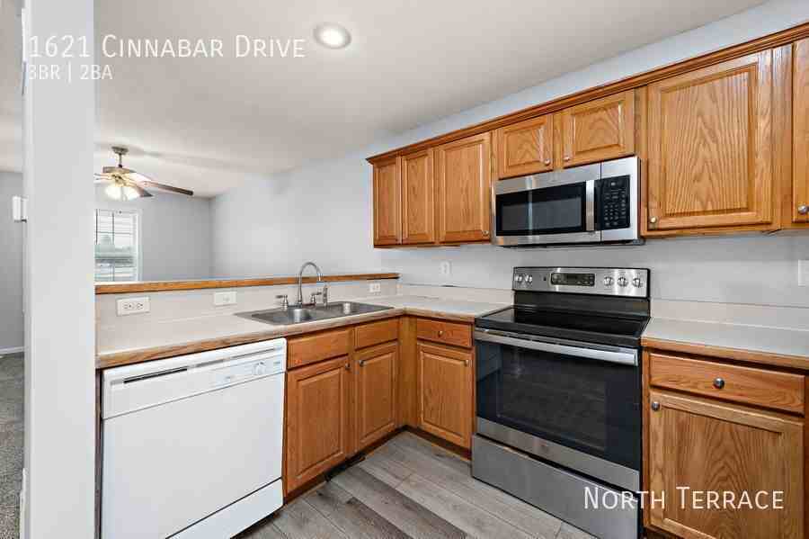 1621 Cinnabar Dr - Photo 4 of 27