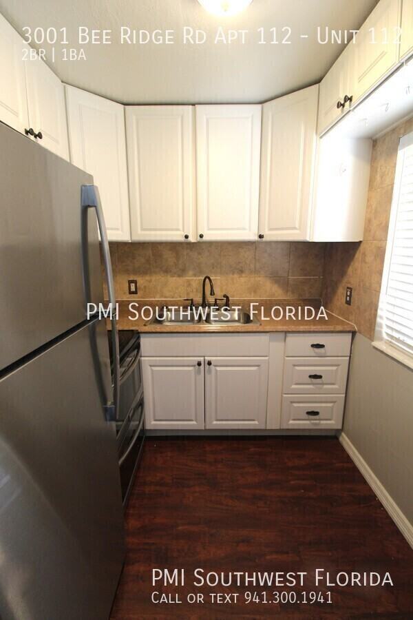 3001 Bee Ridge Rd Apt 112 #112 - Photo 4 of 24