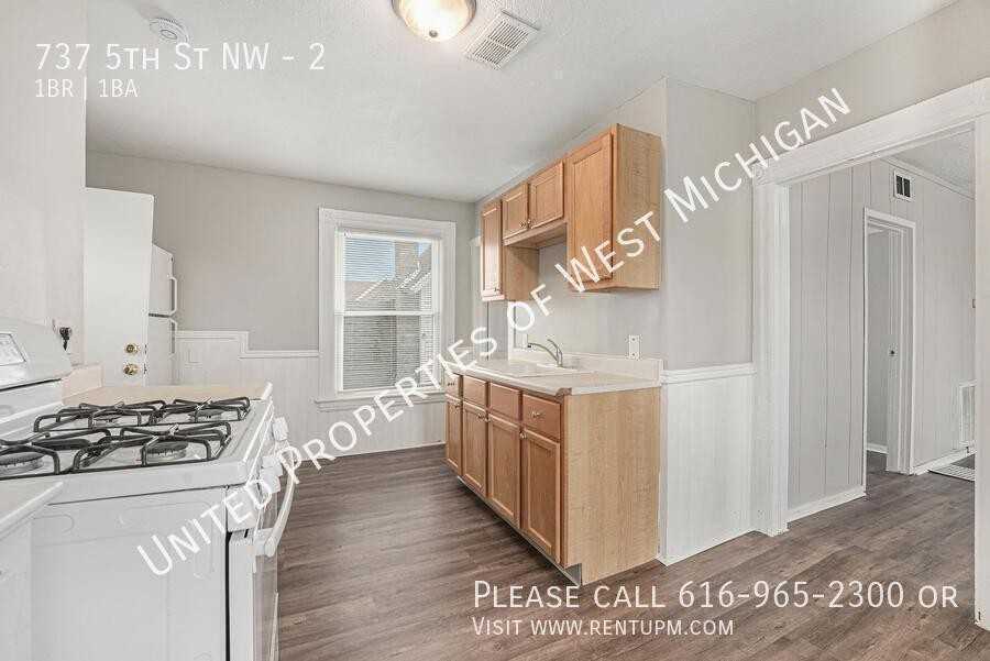 737 5th St Nw #2 - Photo 2 of 16