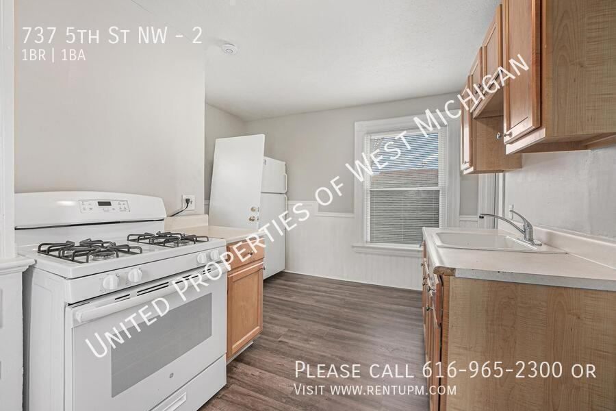 737 5th St Nw #2 - Photo 3 of 16