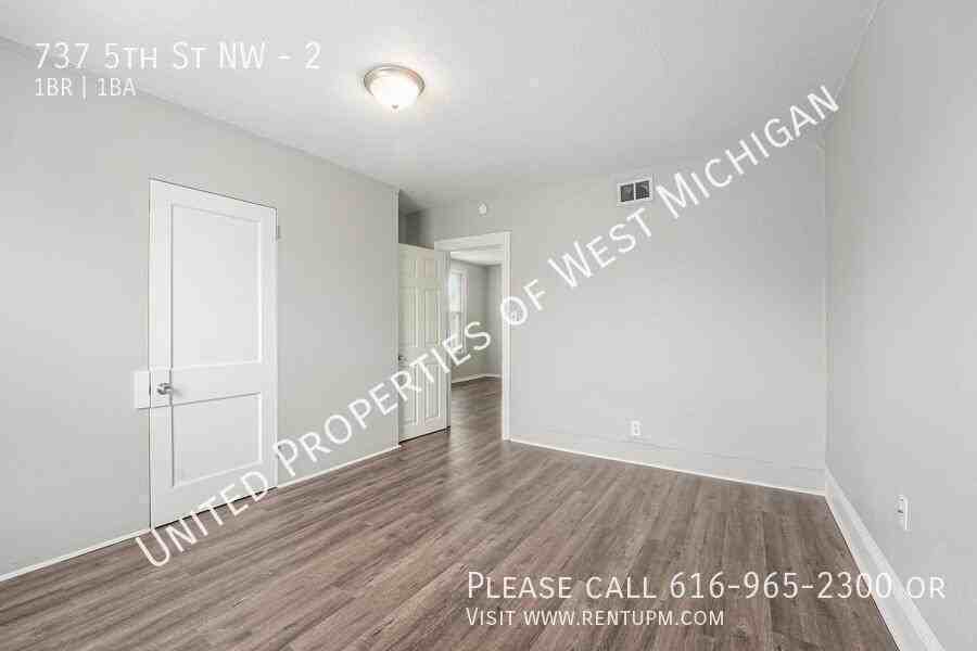 737 5th St Nw #2 - Photo 4 of 16