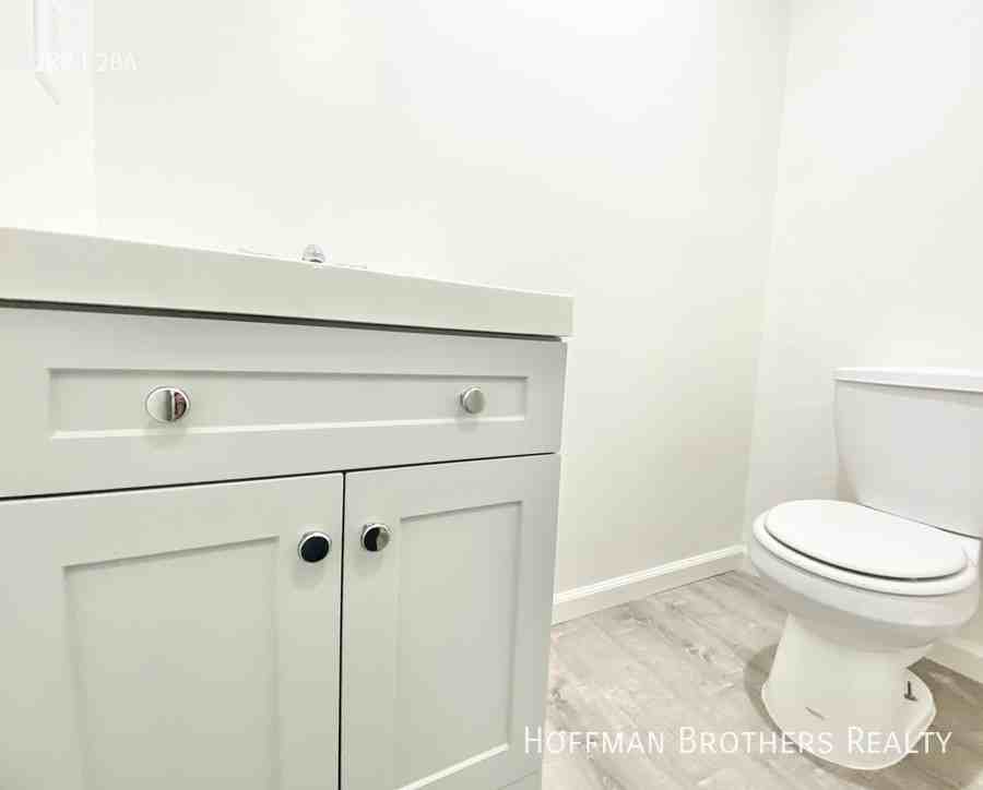 1445 S Sherbourne Dr #9 - Photo 7 of 12
