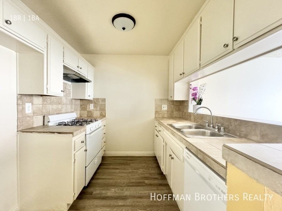 9233 Van Nuys Blvd #209 - Photo 4 of 10