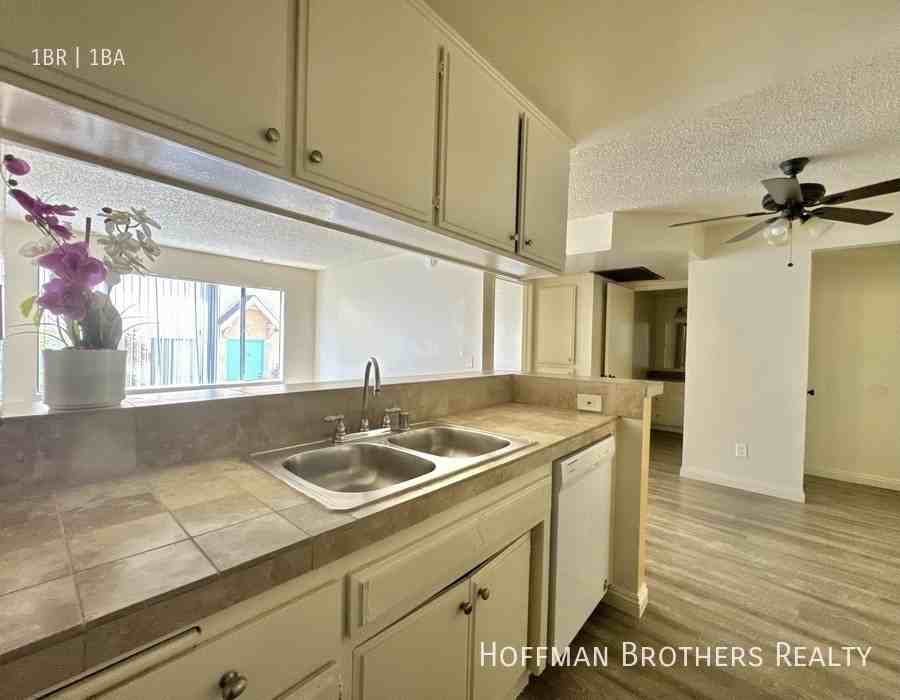 9233 Van Nuys Blvd #209 - Photo 5 of 10