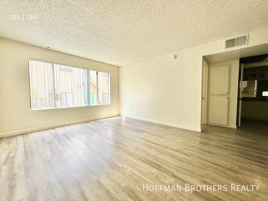 9233 Van Nuys Blvd #209 - Photo 6 of 10