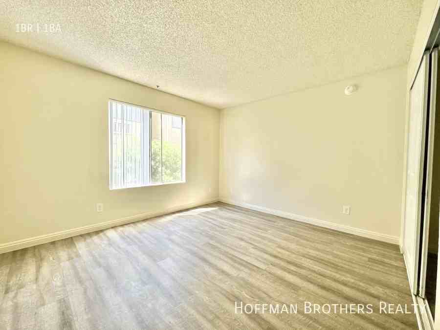 9233 Van Nuys Blvd #209 - Photo 7 of 10
