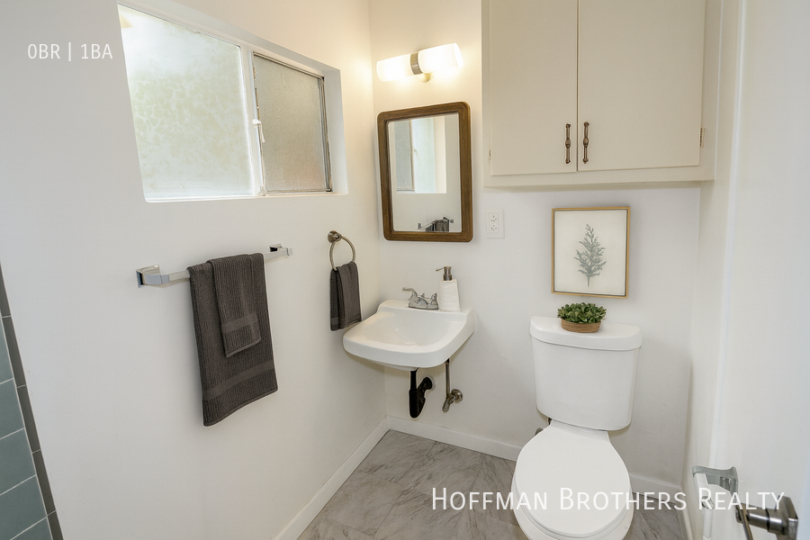 14617 Gilmore St #5 - Photo 6 of 7