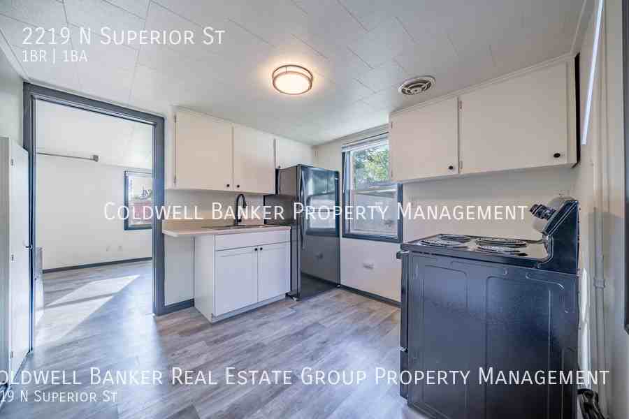 2219 N Superior St - Photo 4 of 15