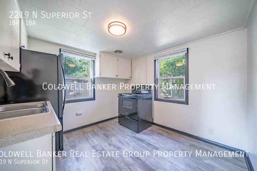 2219 N Superior St - Photo 5 of 15